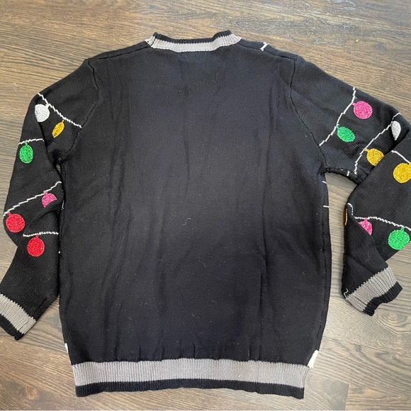 Ugly sweater with Christmas lights - Picture 2 of 3